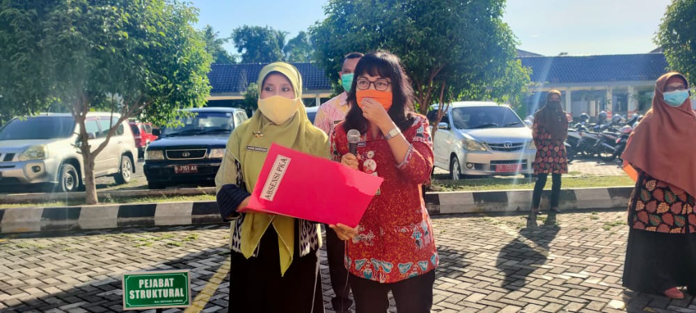 KOMITMEN TERAPKAN DISIPLIN PEGAWAI, KABAG TU  SIDAK KEHADIRAN APEL PAGI PEGAWAI TATA USAHA