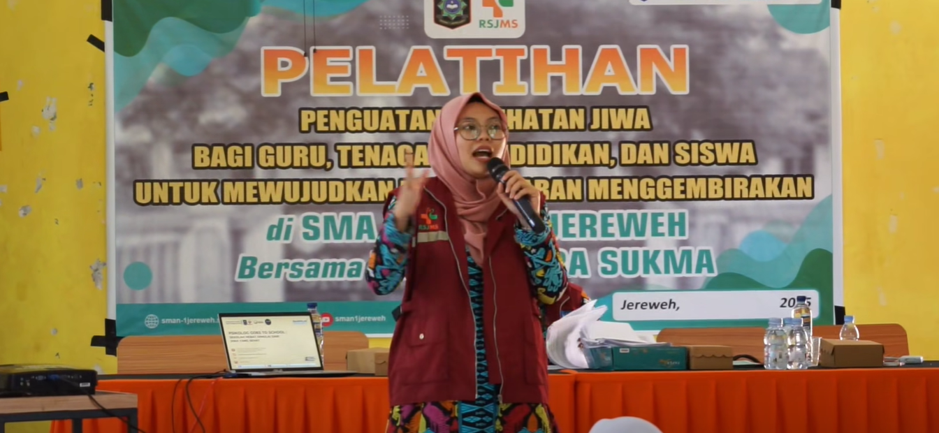 RS Mutiara Sukma melalui program POJOK HEALING menggelar kegiatan penguatan kesehatan jiwa di SMAN 1 Jereweh, Kabupaten Sumbawa Barat