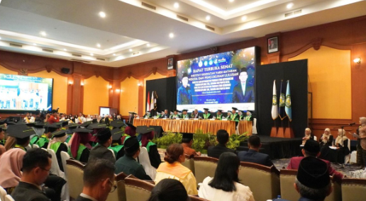 Wisuda dan Pengukuhan Lulusan Institut Kesehatan (INKES) Yarsi Mataram
