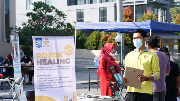 ANTUSIASME MASYARAKAT MENGIKUTI KEGIATAN DKJPS "POJOK HEALING" RSJMS