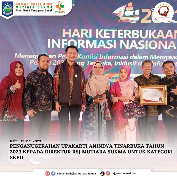 PENGANUGERAHAN UPAKARTI ANINDYA TINARBUKA TAHUN 2023 KEPADA DIREKTUR RSJ MUTIARA SUKMA UNTUK KATEGORI SKPD